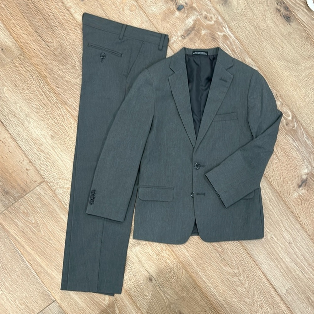 NWT Boys Van Heusen Grey Suit
